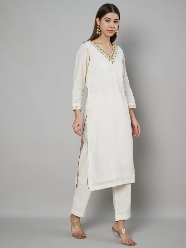 Embroidered Kurta Set - Image 4